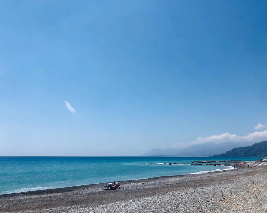 Peaceful Apartment 1 Minute Walk To The Beach Вентимиля Екстериор снимка